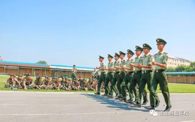 小小少年，心向祖国；小小少年，明媚如光！